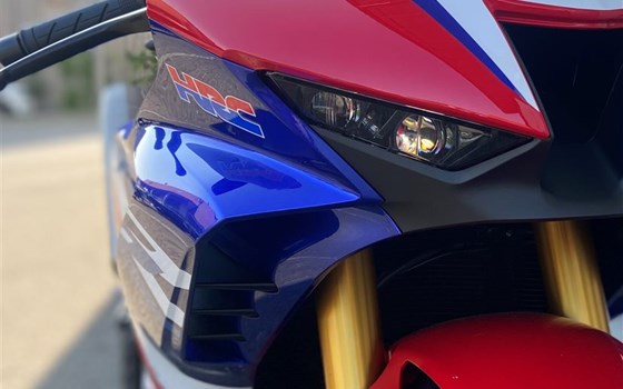 Umgebautes Motorrad Honda CBR1000RR-R Fireblade SP von Direct Performance - Bild 8