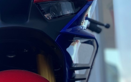 Umgebautes Motorrad Honda CBR1000RR-R Fireblade SP von Direct Performance - Bild 9