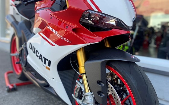 Umgebautes Motorrad Ducati 1299 Panigale R Final Edition von Direct Performance - Bild 8 Umgebautes Motorrad Ducati 1299 Panigale R Final Edition von Direct Performance - Bild 8