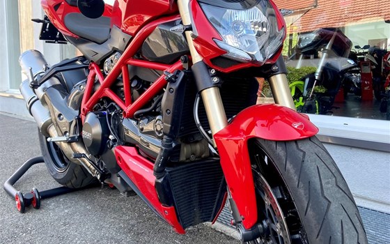 Umgebautes Motorrad Ducati Streetfighter 848 von Direct Performance - Bild 3 Umgebautes Motorrad Ducati Streetfighter 848 von Direct Performance - Bild 3