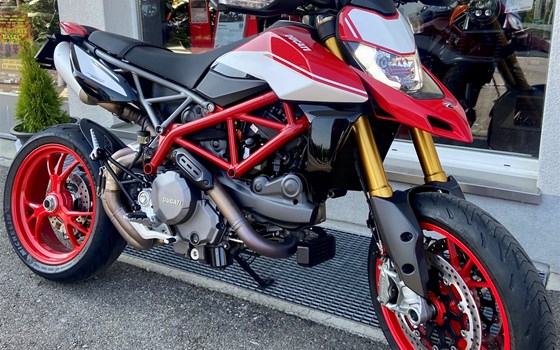 Umgebautes Motorrad Ducati Hypermotard 950 SP von Direct Performance - Bild 8