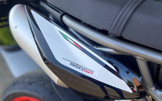 Umgebautes Motorrad Ducati Hypermotard 950 SP von Direct Performance - Bild 5