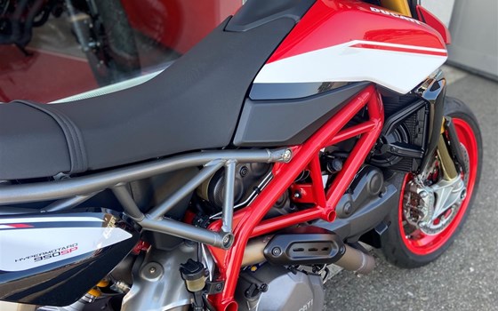 Umgebautes Motorrad Ducati Hypermotard 950 SP von Direct Performance - Bild 6