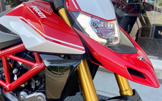 Umgebautes Motorrad Ducati Hypermotard 950 SP von Direct Performance - Bild 2