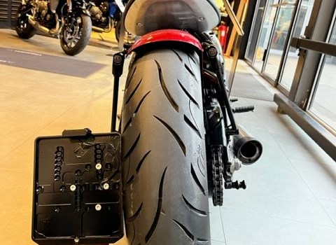 Umgebautes Motorrad Triumph Bonneville Bobber Gold Line von Triumph Düsseldorf Matching Bikes ZK GmbH - Bild 5 Umgebautes Motorrad Triumph Bonneville Bobber Gold Line von Triumph Düsseldorf Matching Bikes ZK GmbH - Bild 5