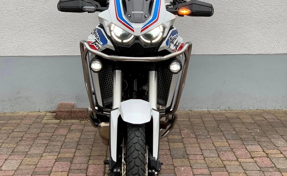 Rebuilt motorbike Honda CRF1100L Africa Twin Bild 2: Rebuilt motorbike Honda CRF1100L Africa Twin