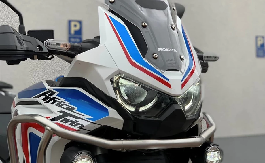 Rebuilt motorbike Honda CRF1100L Africa Twin Bild 5: Rebuilt motorbike Honda CRF1100L Africa Twin