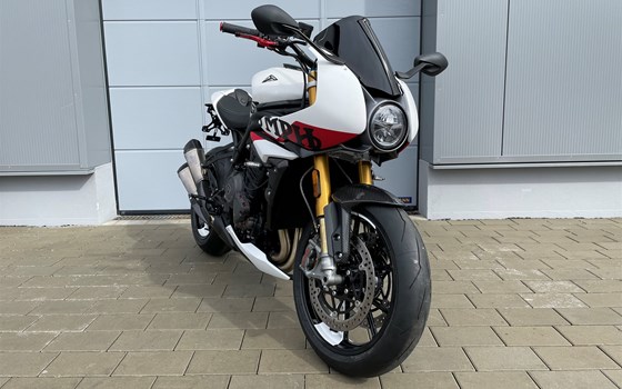 Umgebautes Motorrad Triumph Speed Triple 1200 RR von Warm Up Zweiradtechnik GmbH - Bild 1 Umgebautes Motorrad Triumph Speed Triple 1200 RR von Warm Up Zweiradtechnik GmbH - Bild 1