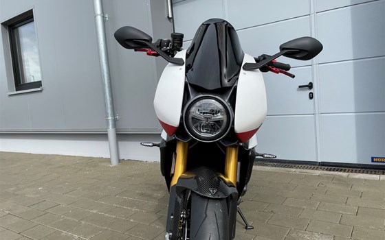 Umgebautes Motorrad Triumph Speed Triple 1200 RR von Warm Up Zweiradtechnik GmbH - Bild 10 Umgebautes Motorrad Triumph Speed Triple 1200 RR von Warm Up Zweiradtechnik GmbH - Bild 10