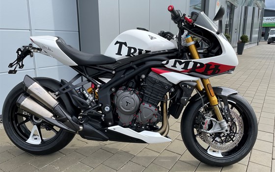 Umgebautes Motorrad Triumph Speed Triple 1200 RR von Warm Up Zweiradtechnik GmbH - Bild 2 Umgebautes Motorrad Triumph Speed Triple 1200 RR von Warm Up Zweiradtechnik GmbH - Bild 2