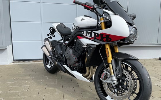Umgebautes Motorrad Triumph Speed Triple 1200 RR von Warm Up Zweiradtechnik GmbH - Bild 3 Umgebautes Motorrad Triumph Speed Triple 1200 RR von Warm Up Zweiradtechnik GmbH - Bild 3