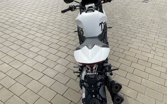 Umgebautes Motorrad Triumph Speed Triple 1200 RR von Warm Up Zweiradtechnik GmbH - Bild 5 Umgebautes Motorrad Triumph Speed Triple 1200 RR von Warm Up Zweiradtechnik GmbH - Bild 5