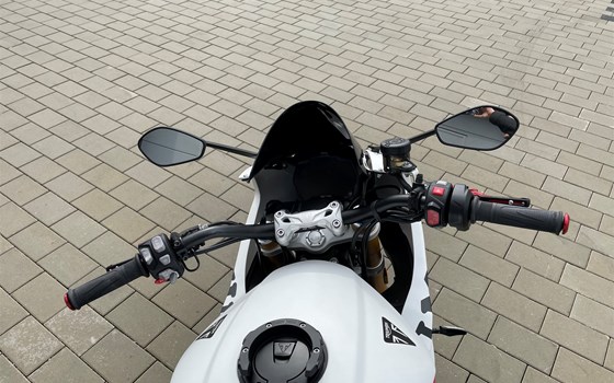 Umgebautes Motorrad Triumph Speed Triple 1200 RR von Warm Up Zweiradtechnik GmbH - Bild 7 Umgebautes Motorrad Triumph Speed Triple 1200 RR von Warm Up Zweiradtechnik GmbH - Bild 7