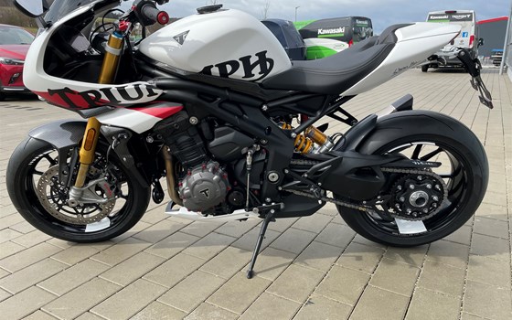 Umgebautes Motorrad Triumph Speed Triple 1200 RR von Warm Up Zweiradtechnik GmbH - Bild 9 Umgebautes Motorrad Triumph Speed Triple 1200 RR von Warm Up Zweiradtechnik GmbH - Bild 9