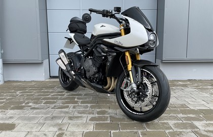 Triumph Speed Triple 1200 RR Custom Bike