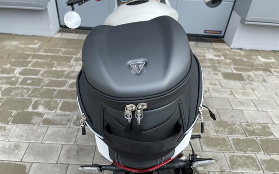 Umgebautes Motorrad Triumph Speed Triple 1200 RR von Warm Up Zweiradtechnik GmbH - Bild 12 Umgebautes Motorrad Triumph Speed Triple 1200 RR von Warm Up Zweiradtechnik GmbH - Bild 12