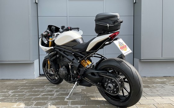 Umgebautes Motorrad Triumph Speed Triple 1200 RR von Warm Up Zweiradtechnik GmbH - Bild 18 Umgebautes Motorrad Triumph Speed Triple 1200 RR von Warm Up Zweiradtechnik GmbH - Bild 18