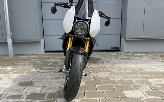 Umgebautes Motorrad Triumph Speed Triple 1200 RR von Warm Up Zweiradtechnik GmbH - Bild 21 Umgebautes Motorrad Triumph Speed Triple 1200 RR von Warm Up Zweiradtechnik GmbH - Bild 21