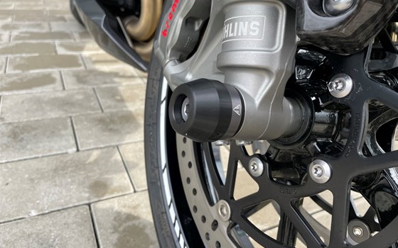 Umgebautes Motorrad Triumph Speed Triple 1200 RR von Warm Up Zweiradtechnik GmbH - Bild 22 Umgebautes Motorrad Triumph Speed Triple 1200 RR von Warm Up Zweiradtechnik GmbH - Bild 22