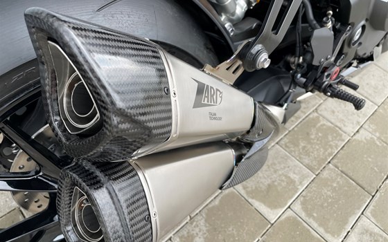 Umgebautes Motorrad Triumph Speed Triple 1200 RR von Warm Up Zweiradtechnik GmbH - Bild 5 Umgebautes Motorrad Triumph Speed Triple 1200 RR von Warm Up Zweiradtechnik GmbH - Bild 5