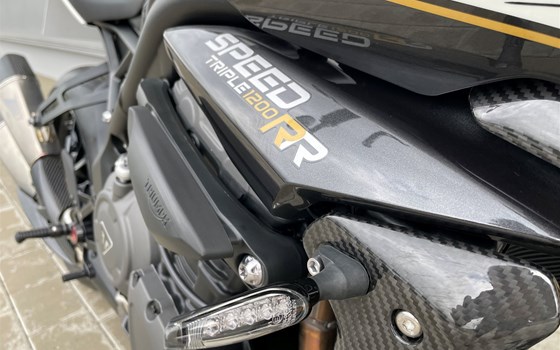 Umgebautes Motorrad Triumph Speed Triple 1200 RR von Warm Up Zweiradtechnik GmbH - Bild 9 Umgebautes Motorrad Triumph Speed Triple 1200 RR von Warm Up Zweiradtechnik GmbH - Bild 9