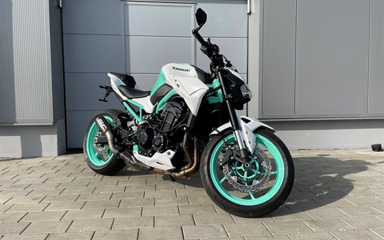 Umgebautes Motorrad Kawasaki Z900 von Warm Up Zweiradtechnik GmbH - Bild 1 Umgebautes Motorrad Kawasaki Z900 von Warm Up Zweiradtechnik GmbH - Bild 1