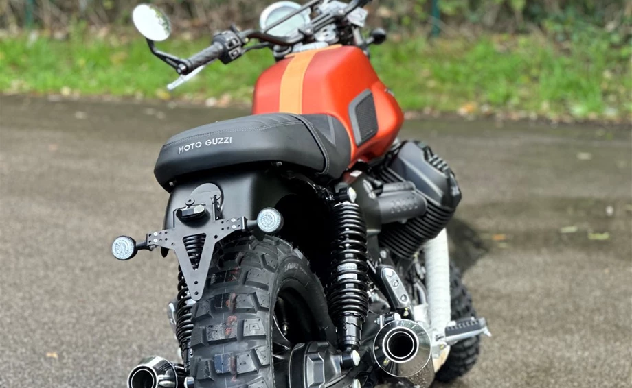 Umbgebautes Motorrad Moto Guzzi V7 Stone Bild 3: Umbgebautes Motorrad Moto Guzzi V7 Stone
