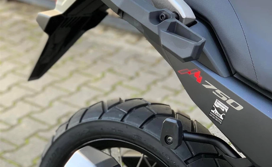 Rebuilt motorbike Honda XL750 Transalp Bild 4: Rebuilt motorbike Honda XL750 Transalp