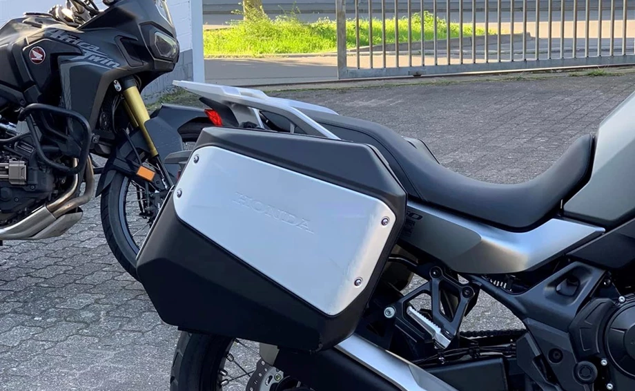 Rebuilt motorbike Honda XL750 Transalp Bild 6: Rebuilt motorbike Honda XL750 Transalp