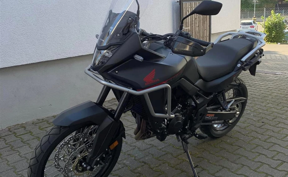 Rebuilt motorbike Honda XL750 Transalp Bild 1: Rebuilt motorbike Honda XL750 Transalp