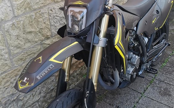 Umgebautes Motorrad Suzuki DR-Z 400 SM von user1269430 - Bild 6