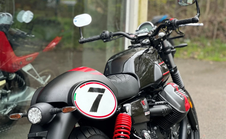 Umbgebautes Motorrad Moto Guzzi V7 Stone Bild 5: Umbgebautes Motorrad Moto Guzzi V7 Stone