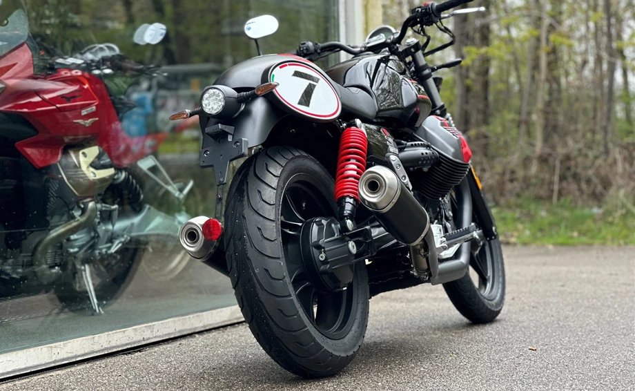 Umbgebautes Motorrad Moto Guzzi V7 Stone Bild 6: Umbgebautes Motorrad Moto Guzzi V7 Stone