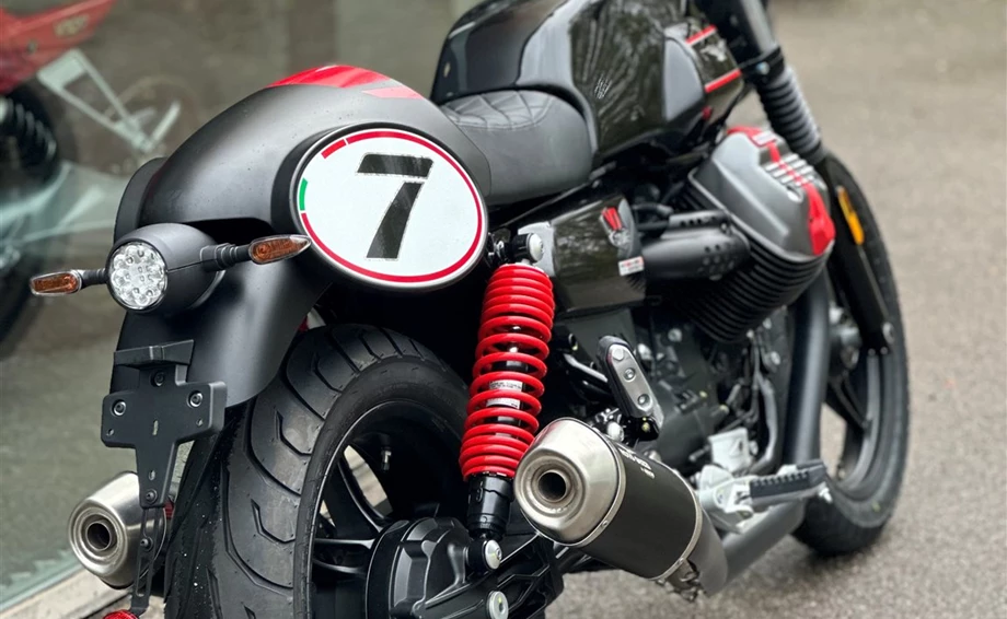 Umbgebautes Motorrad Moto Guzzi V7 Stone Bild 8: Umbgebautes Motorrad Moto Guzzi V7 Stone