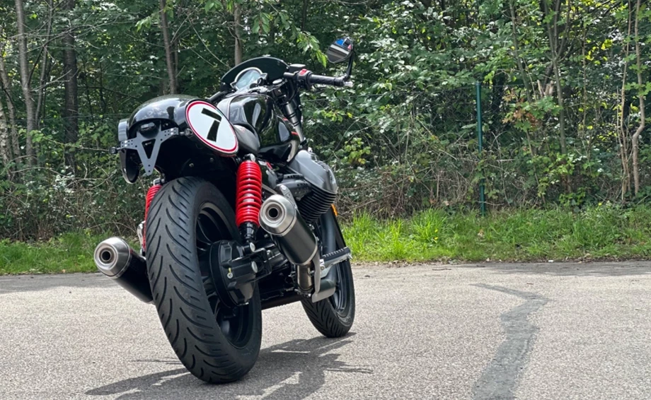 Umbgebautes Motorrad Moto Guzzi V7 Racer Bild 2: Umbgebautes Motorrad Moto Guzzi V7 Racer