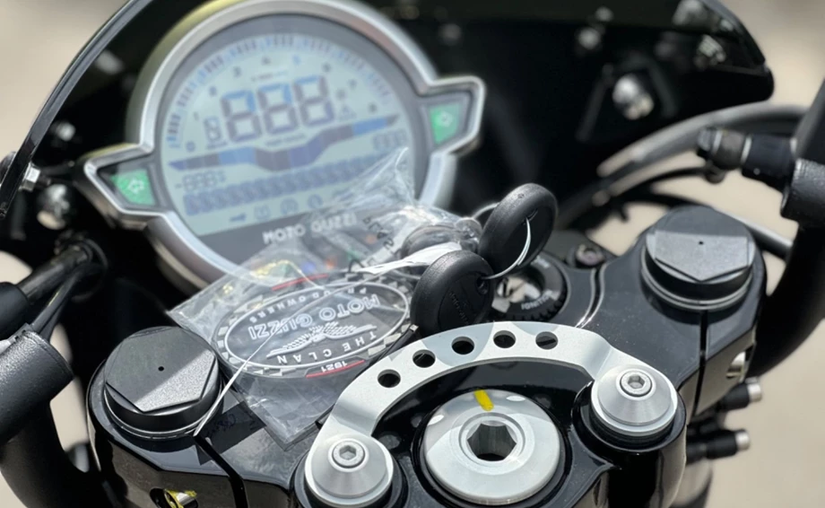 Umbgebautes Motorrad Moto Guzzi V7 Racer Bild 3: Umbgebautes Motorrad Moto Guzzi V7 Racer