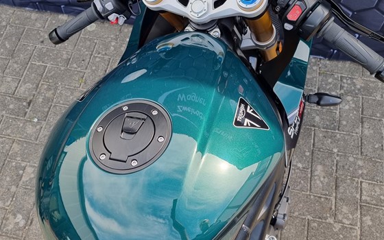 Umgebautes Motorrad Triumph Speed Triple 1200 RR von Zweiradtechnik Wagner GmbH - Bild 15 Umgebautes Motorrad Triumph Speed Triple 1200 RR von Zweiradtechnik Wagner GmbH - Bild 15