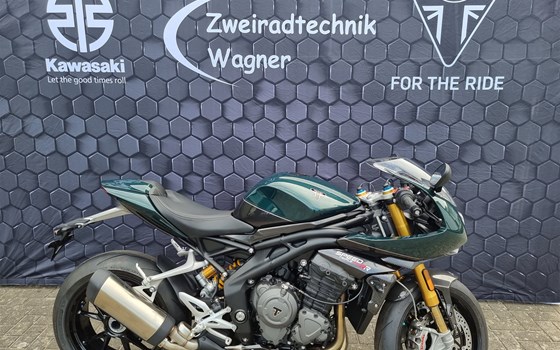 Umgebautes Motorrad Triumph Speed Triple 1200 RR von Zweiradtechnik Wagner GmbH - Bild 2 Umgebautes Motorrad Triumph Speed Triple 1200 RR von Zweiradtechnik Wagner GmbH - Bild 2