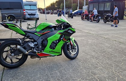 Kawasaki Ninja ZX-10R Custom Bike Kawasaki Ninja ZX-10R Custom Bike