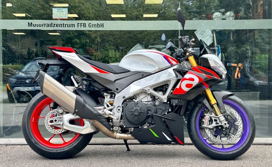 Umbgebautes Motorrad Aprilia Tuono V4 1100 Factory Bild 1: Umbgebautes Motorrad Aprilia Tuono V4 1100 Factory