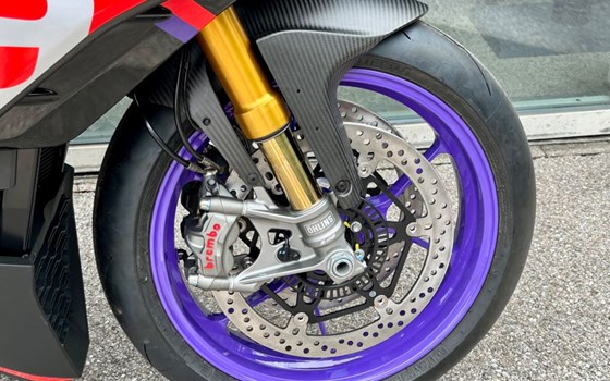 Umgebautes Motorrad Aprilia Tuono V4 1100 Factory von Motorradzentrum FFB GmbH - Bild 2 Umgebautes Motorrad Aprilia Tuono V4 1100 Factory von Motorradzentrum FFB GmbH - Bild 2