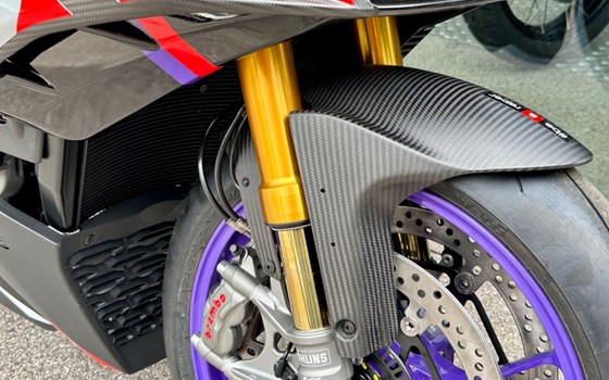 Umgebautes Motorrad Aprilia Tuono V4 1100 Factory von Motorradzentrum FFB GmbH - Bild 5 Umgebautes Motorrad Aprilia Tuono V4 1100 Factory von Motorradzentrum FFB GmbH - Bild 5