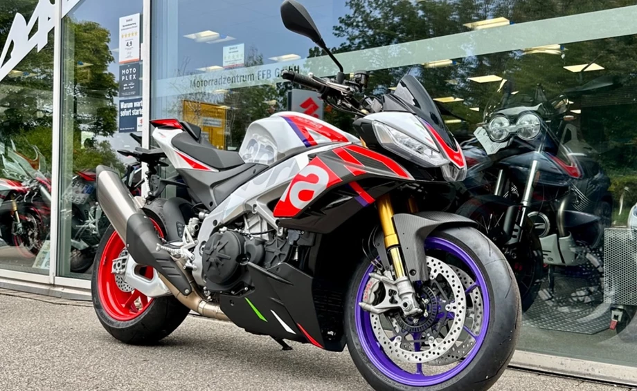 Umbgebautes Motorrad Aprilia Tuono V4 1100 Factory Bild 7: Umbgebautes Motorrad Aprilia Tuono V4 1100 Factory