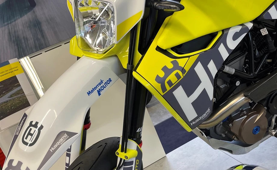 Umbgebautes Motorrad Husqvarna 701 Supermoto Bild 4: Umbgebautes Motorrad Husqvarna 701 Supermoto
