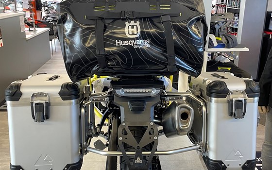 Umgebautes Motorrad Husqvarna Norden 901 von Motorrad-Molitor GmbH - Bild 4 Umgebautes Motorrad Husqvarna Norden 901 von Motorrad-Molitor GmbH - Bild 4