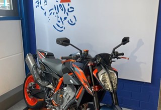 KTM 890 Duke R