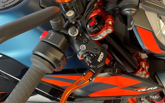Umgebautes Motorrad KTM 890 Duke R von Motorrad-Molitor GmbH - Bild 3 Umgebautes Motorrad KTM 890 Duke R von Motorrad-Molitor GmbH - Bild 3