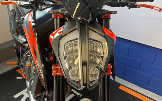 Umgebautes Motorrad KTM 890 Duke R von Motorrad-Molitor GmbH - Bild 2 Umgebautes Motorrad KTM 890 Duke R von Motorrad-Molitor GmbH - Bild 2