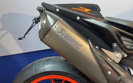 Umgebautes Motorrad KTM 890 Duke R von Motorrad-Molitor GmbH - Bild 4 Umgebautes Motorrad KTM 890 Duke R von Motorrad-Molitor GmbH - Bild 4