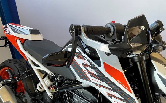 Umgebautes Motorrad KTM 125 Duke von Motorrad-Molitor GmbH - Bild 5 Umgebautes Motorrad KTM 125 Duke von Motorrad-Molitor GmbH - Bild 5